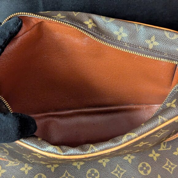 LOUIS VUITTON Trocadero 30 Monogram Canvas - Large Crossbody - Picture 13 of 16